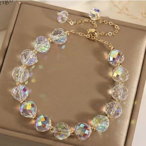 NWT White Crystal Faceted Beaded Gold Tone Adjustable Bracelet - Picture 1 of 1